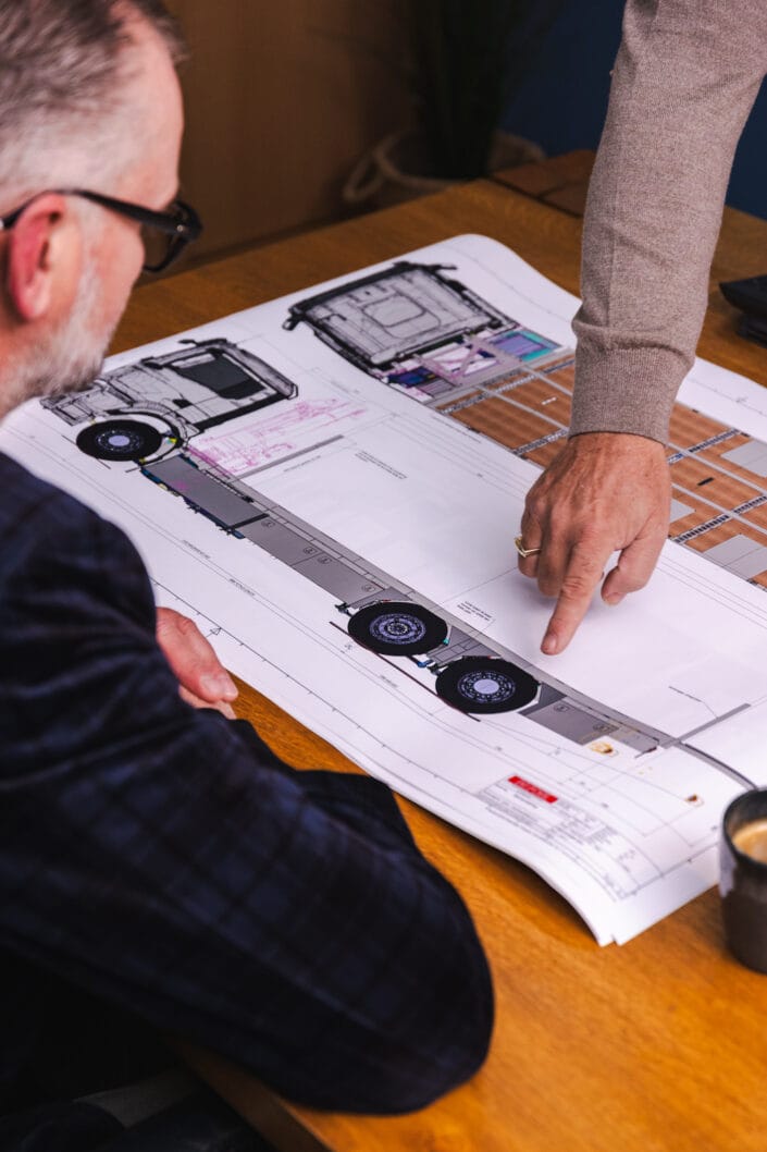 Bespreken van technische tekening carrosserie De Poel
