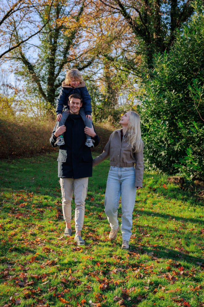 Gezin in de natuur, gefotografeerd voor Salut