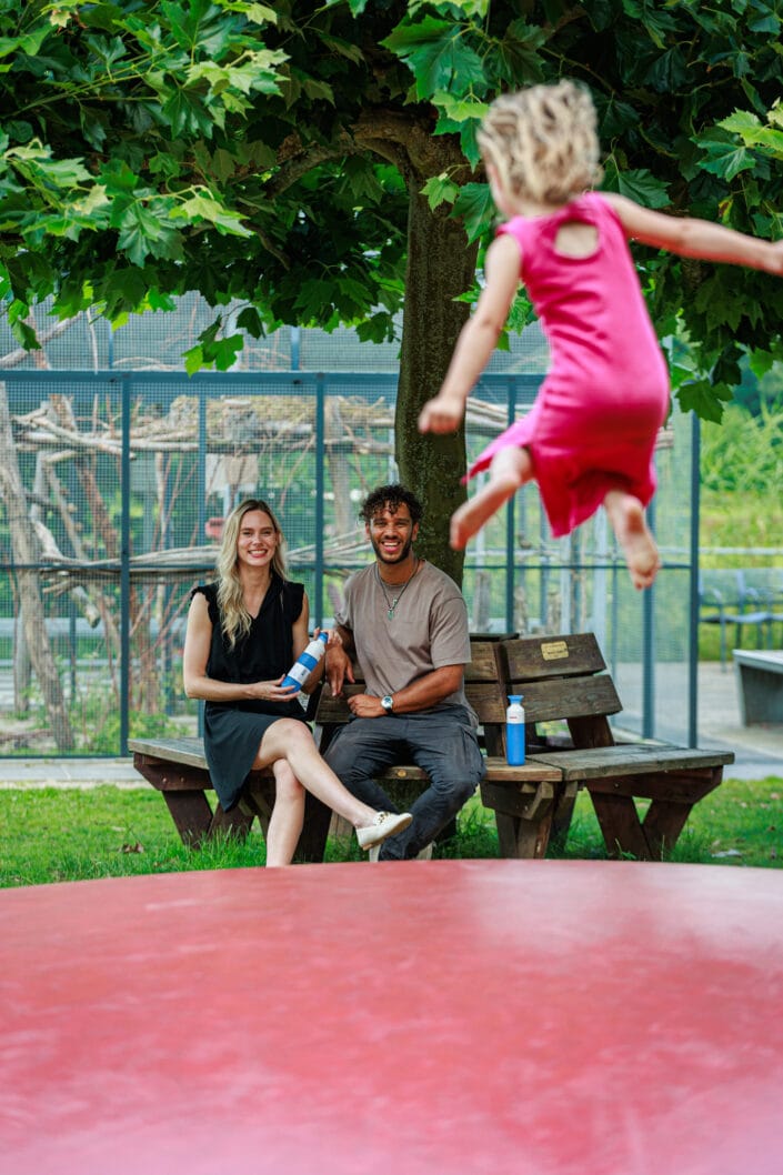 Gezin in de buitenlucht, gefotografeerd voor Salut